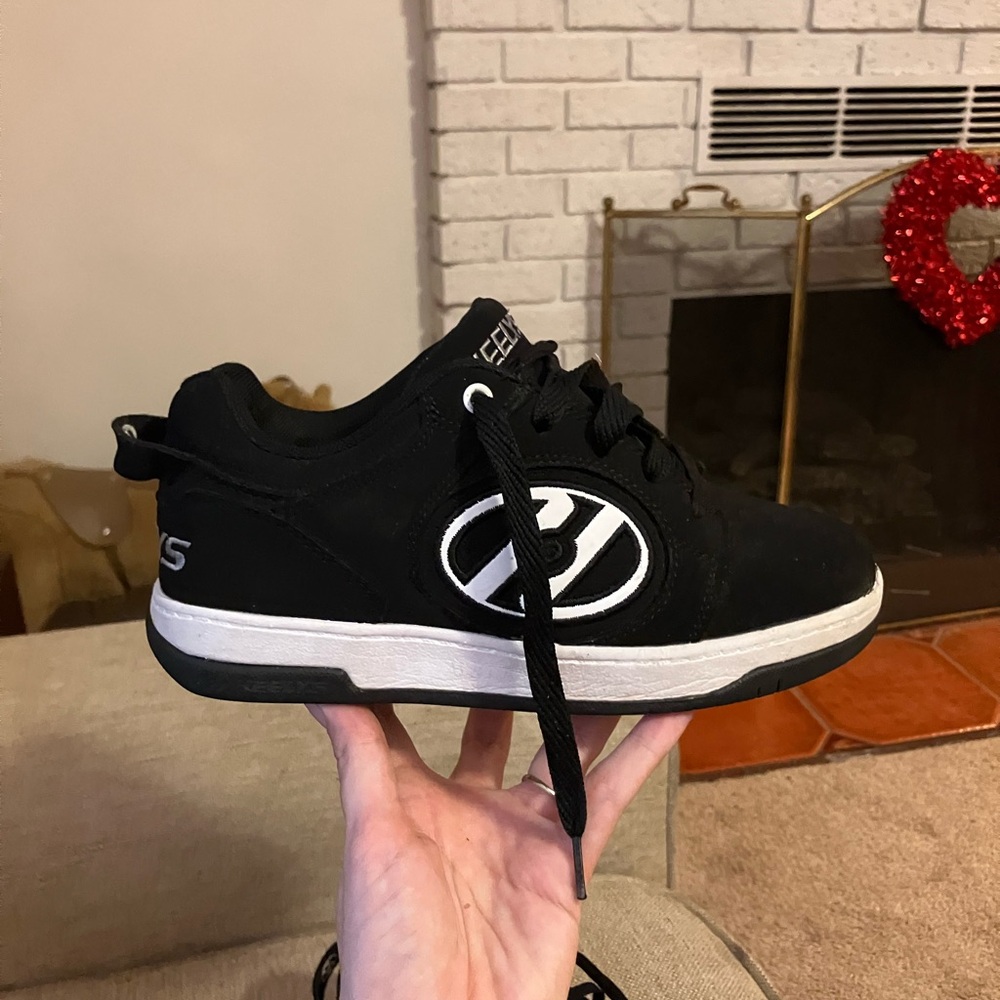 Heelys voyager skate shoes